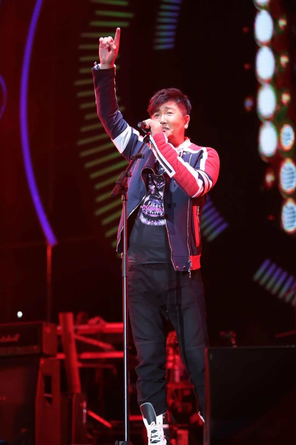 孙楠官宣补位《歌手》,评论区沦陷,网友怒骂:脸皮是真厚