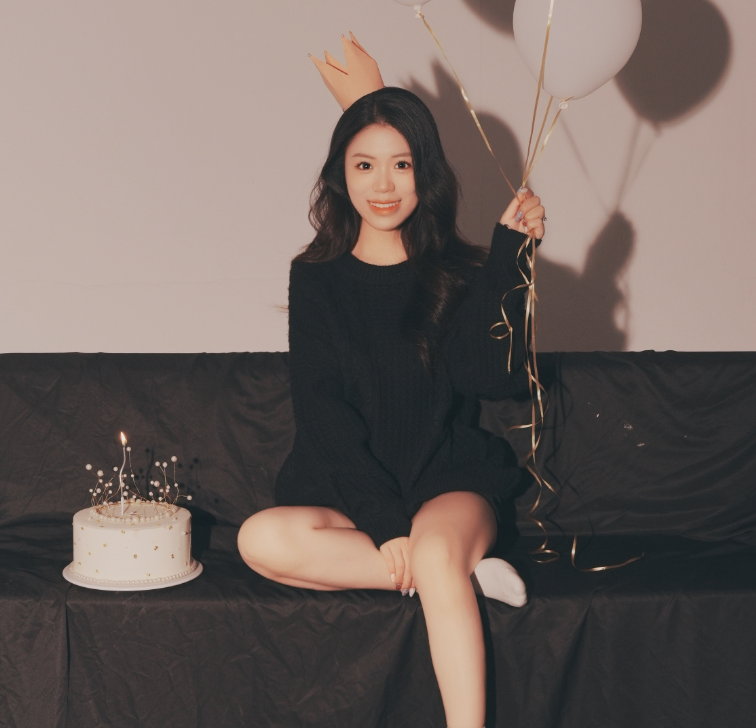 杨倩风格大变23岁生日大秀美腿改走性感路线缺席亚运会