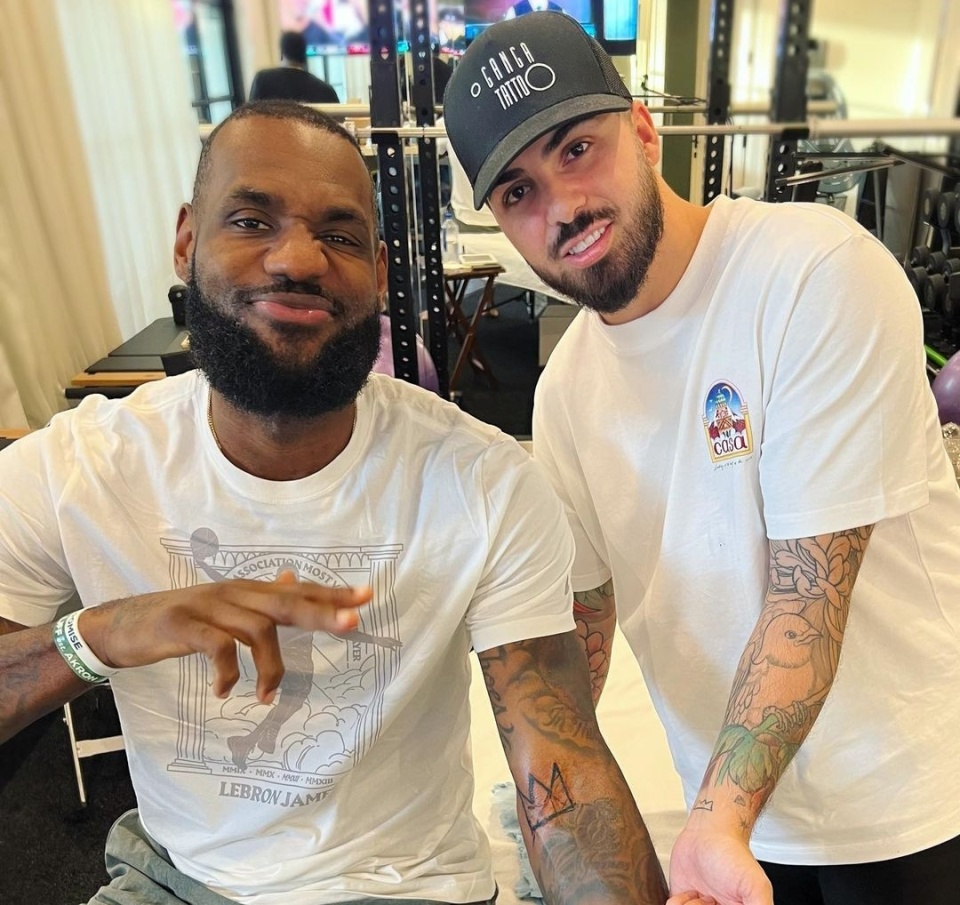 里夫斯揭秘迷你训练营:全员参与 浓眉投篮出色_腾讯新闻