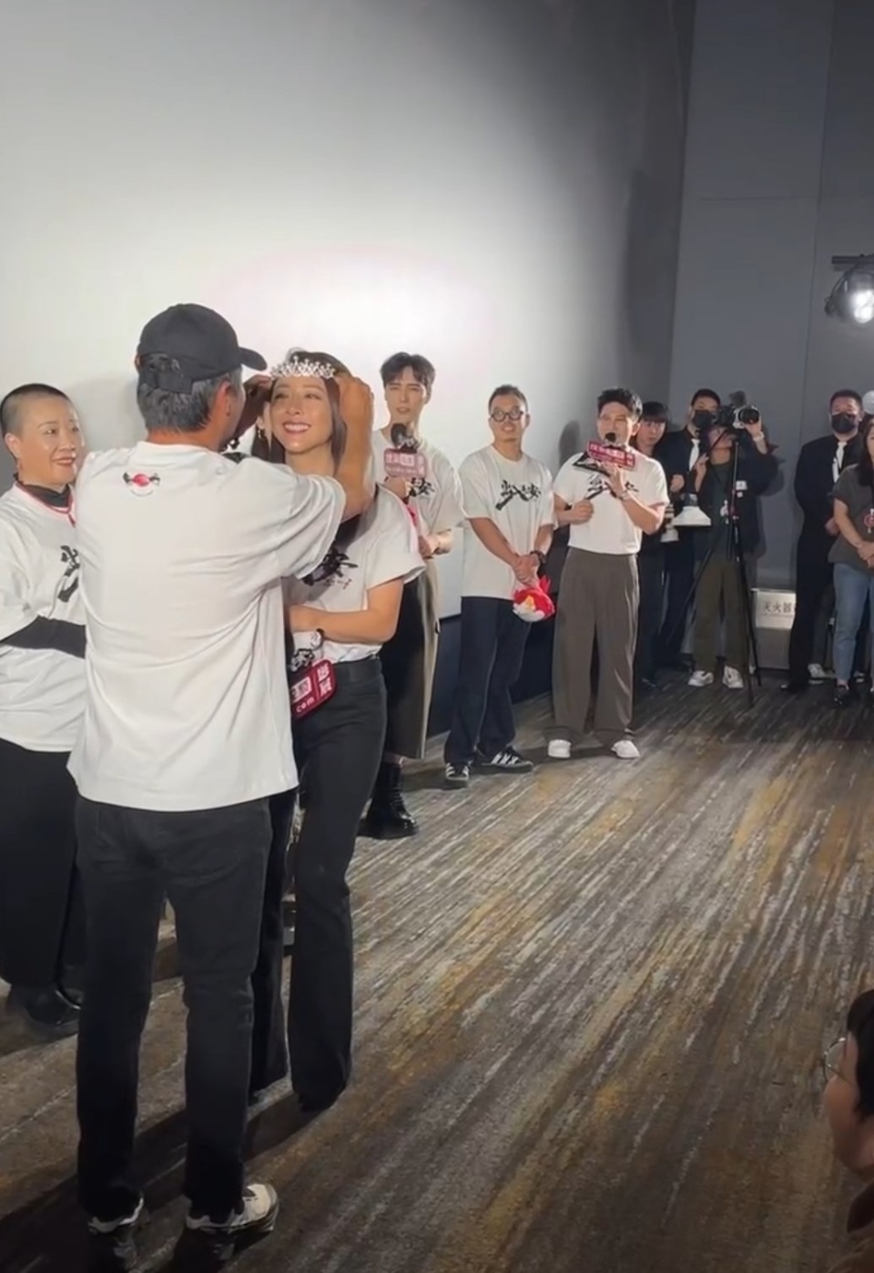 肖央、阿云嘎、娜扎、黄小蕾出席《出入平安》首映礼_腾讯新闻