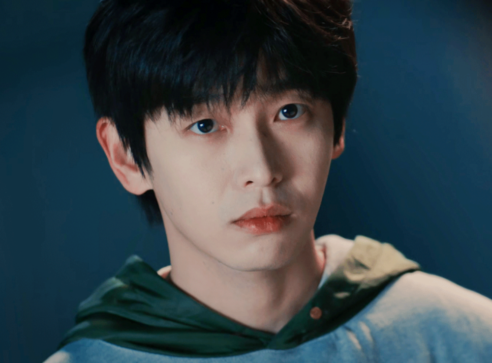 大家印象中的彭昱畅完全是少年形象,是校园剧中看似调皮却在关键时刻