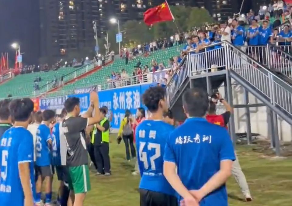 看球还能找对象？湘超推出相亲票：1000人抢300张票 中途不能换人