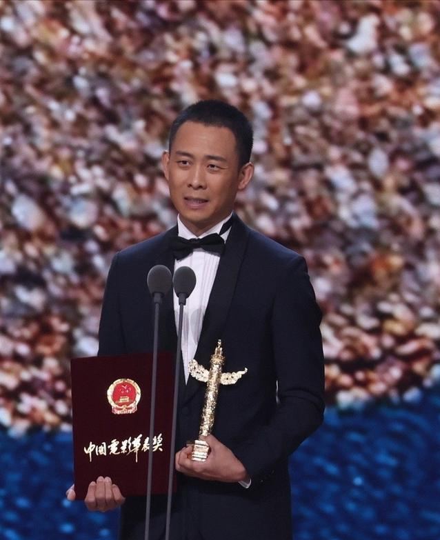 18、19届华表奖同开，张译、任素汐、刘烨、张子枫荣获影帝、影后_腾讯新闻