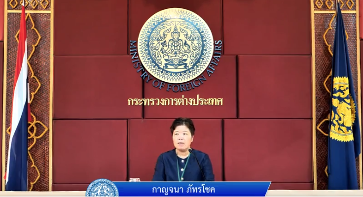 目前有大批缅甸民众前往泰国驻缅甸仰光大使馆申请赴泰签证