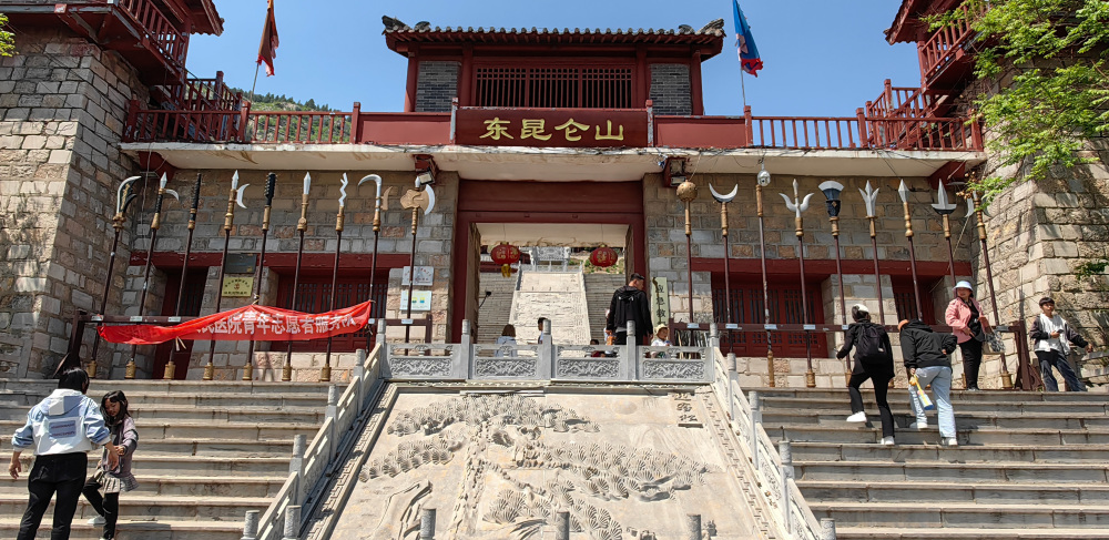 游东平昆仑山景区,老人一句话,不买票就可逛月岩寺,太爽了_腾讯新闻