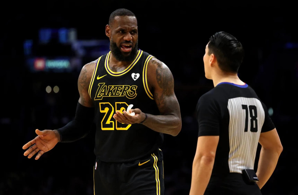 詹姆斯回应质疑者,我那么老了,还能证明他们对我的评价是错的_腾讯