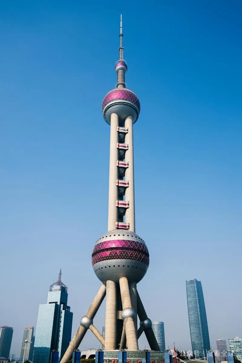 不仅是上海的标志性建筑,还是亚洲和世界的第一高塔呢!