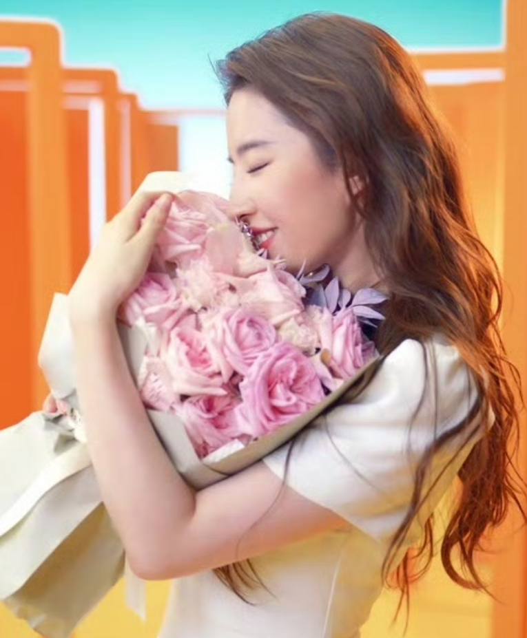 神仙姐姐刘亦菲也老了?皮肤浮肿鼻子大,颜值受到大争议_腾讯新闻