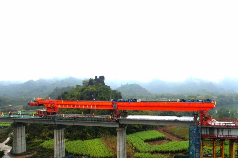 崇凭铁路龙州制梁场427孔箱梁架设全部完成