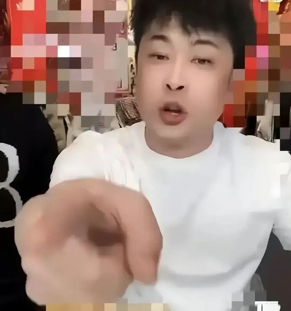 主播辛巴怒斥快手平台账号被封,是内斗还是在演剧本?