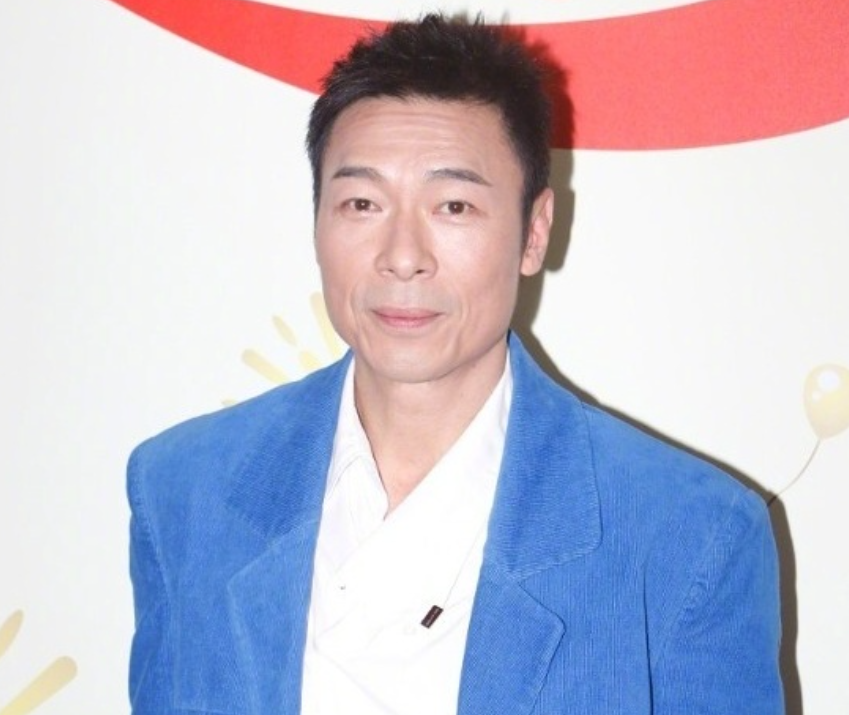 而许志安则安心回归家庭,只能说种因得果,三人的近况也说明了选择有多