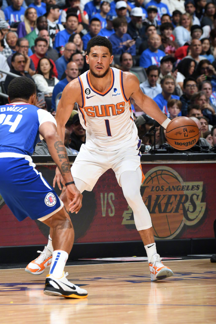 布克本季季后赛至今场均363分27抢断投篮命中率60