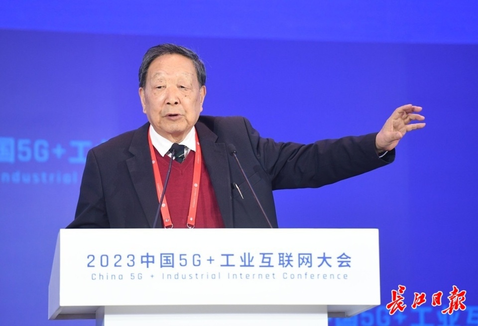 两院院士李德仁组建天网实现太空与指尖的互联需要产业化