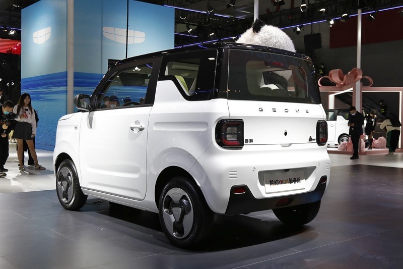 与国宝同名熊猫mini推出宝藏熊售558万元