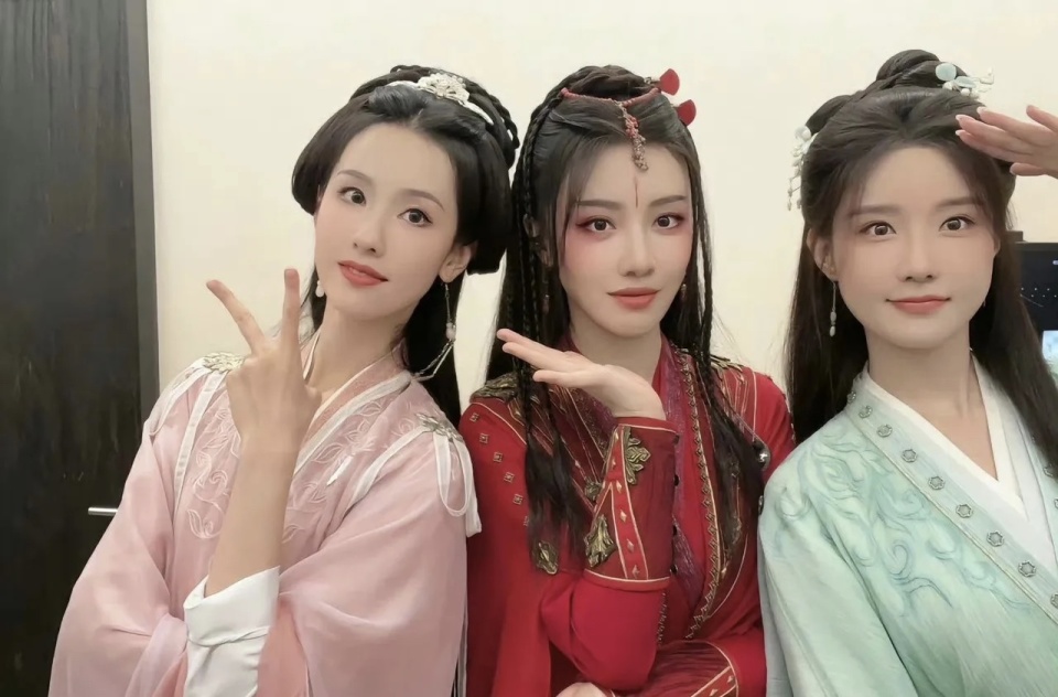 曾舜晞说《莲花楼》全员希望再合作,尖叫之夜6位主演将重聚_腾讯新闻