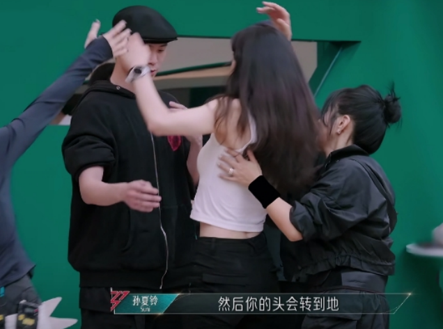 可就两次,韩雪破防了.简直莫名其妙.也没吃什么苦,这动作不会做