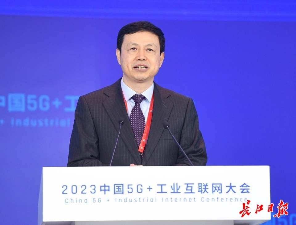 中国移动董事长党组书记杨杰让人工智能不仅会作诗更会做事