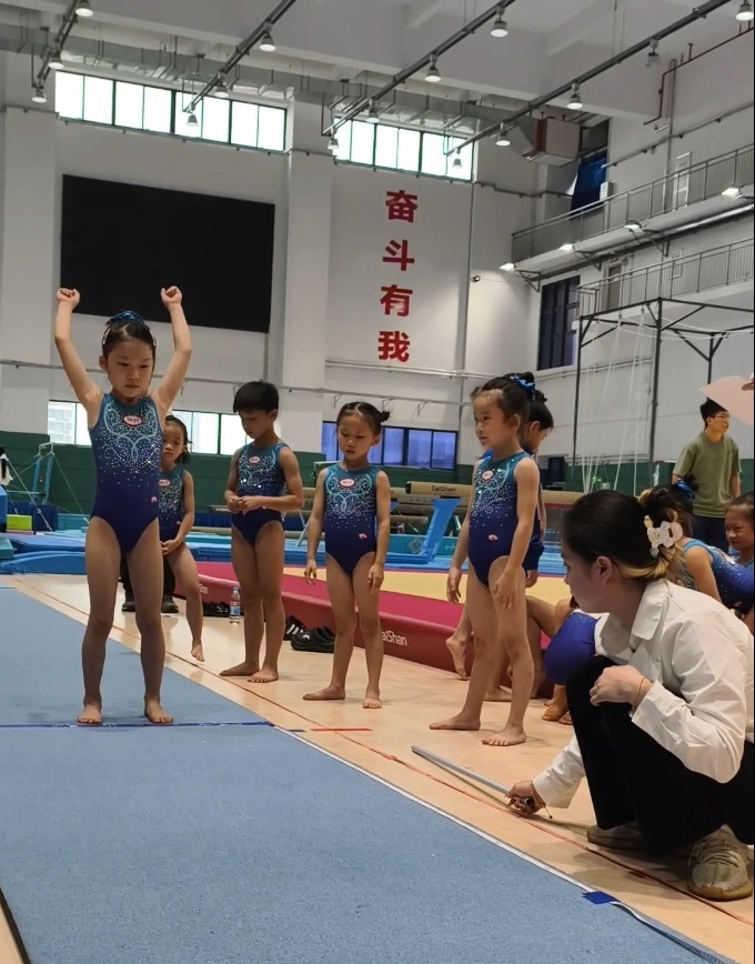 215名广西体操“未来之星”竞技南宁赛场
