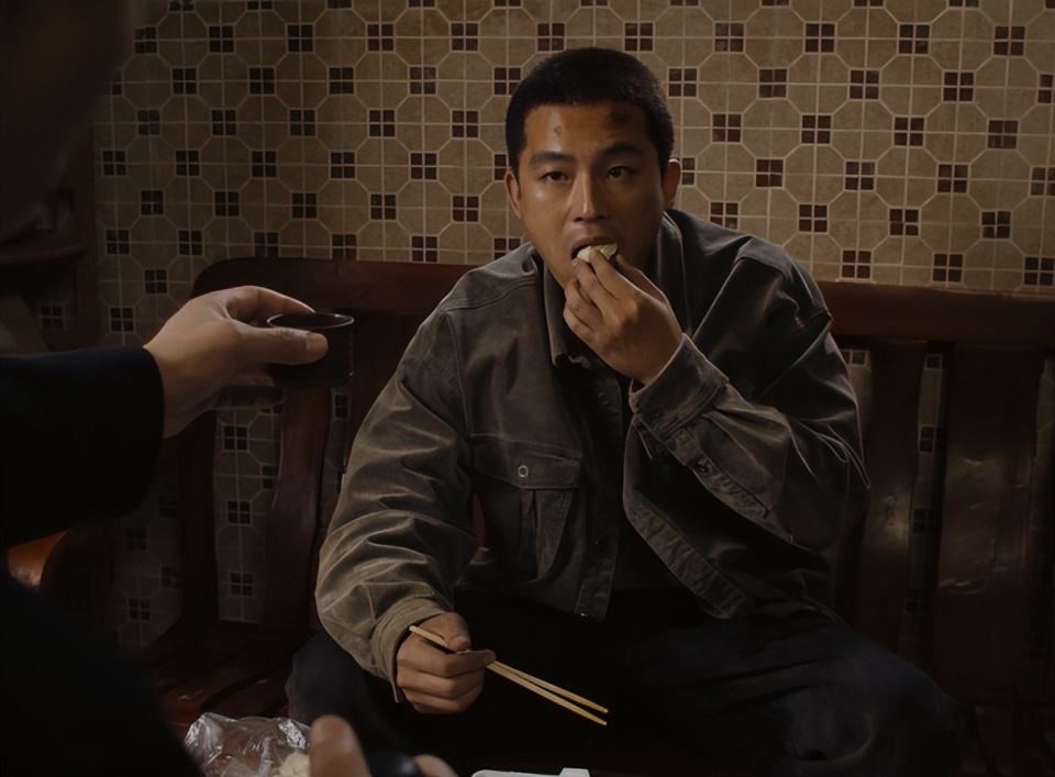 吃饭做作别硬演!《不可告人》欧豪一出手,带来"教科书式"干饭