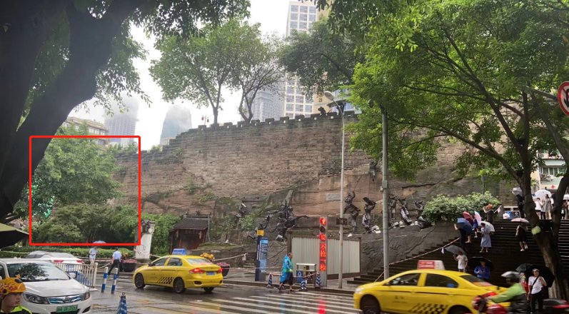 视频 | 通远门局部城墙滑坡抢修中 附近红绿灯已恢复_腾讯新闻