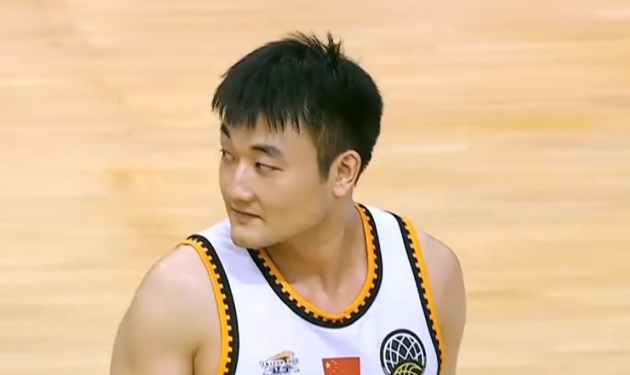 次轮生死战凭借着俞泽辰的三分绝杀,辽宁队1分险胜马来西亚冠军球队