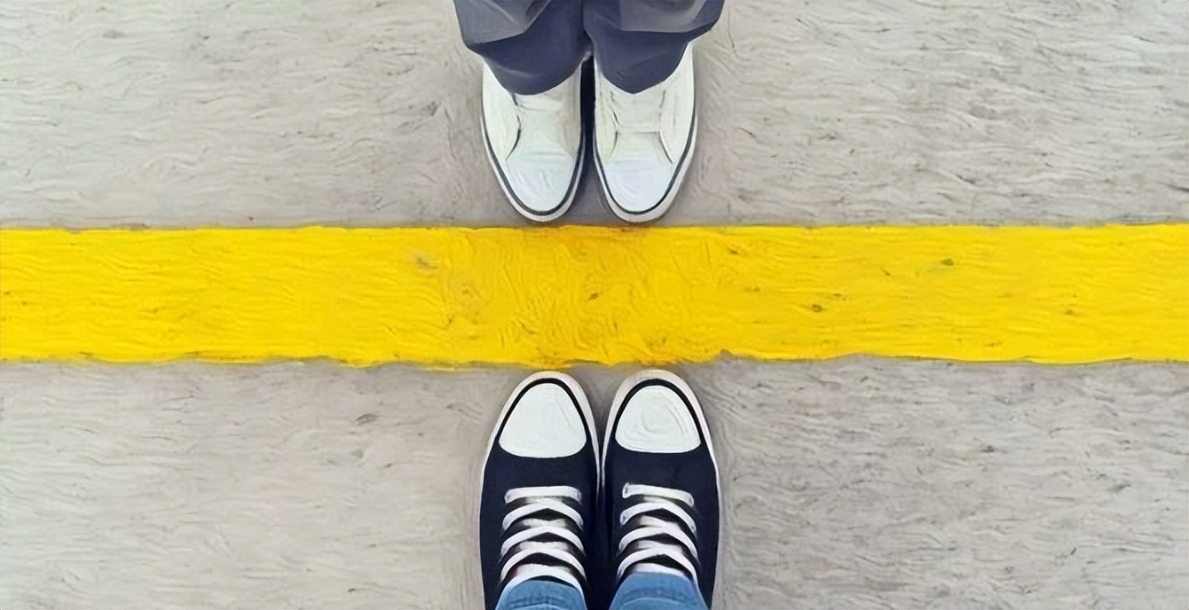 父母溺愛孩子和關愛孩子真正的區別在哪裡？三個字足以說明問題 - 