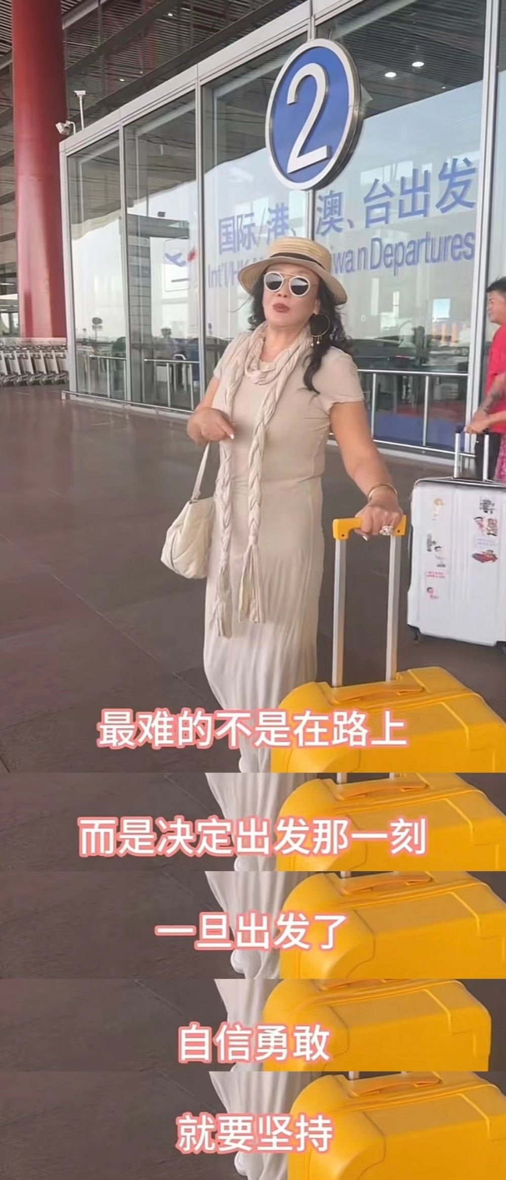 张兰66岁还这么拼,再次出国带货,她成了麻六记的王牌主播