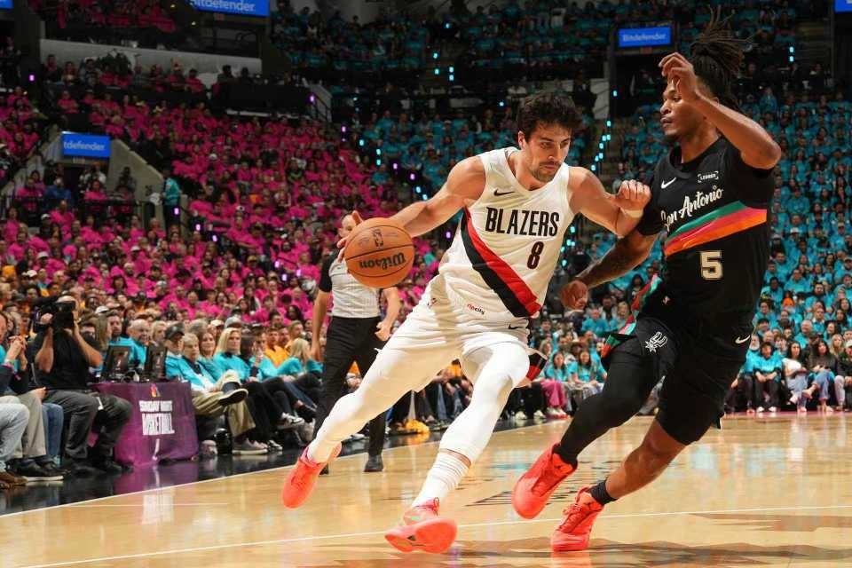 文班兩節21分對飈阿夫迪亞19分 馬刺半場領先10分楊瀚森未登場 - 