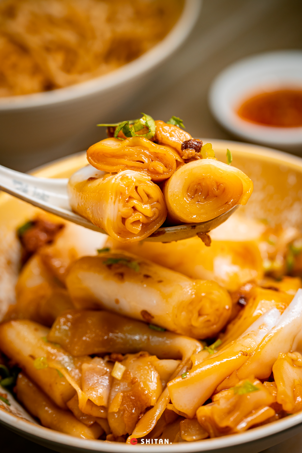 "等雨停,直接去「潮汕村」干饭"