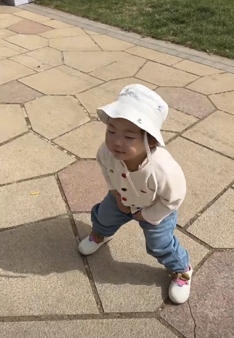 女星撞衫不可怕，谁丑谁尴尬！有人靠傲人身材取胜，有人从无败绩中标服务费是什么2023已更新(今日/网易)中标服务费是什么