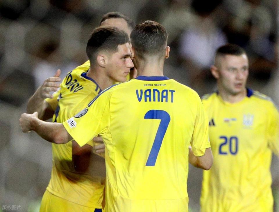 世预赛：乌克兰5-3冰岛，取首胜+升至第二，马利诺夫斯基梅开二度