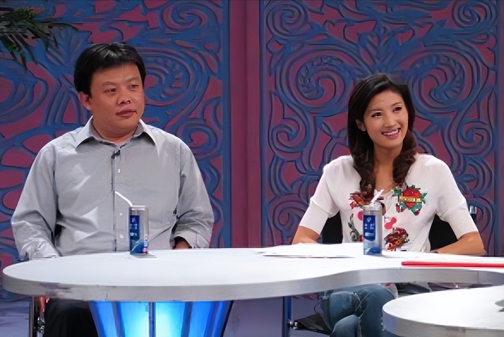 主持人春妮一家坐豪华游艇出海曝儿子正脸帅照老公刚强疑露面