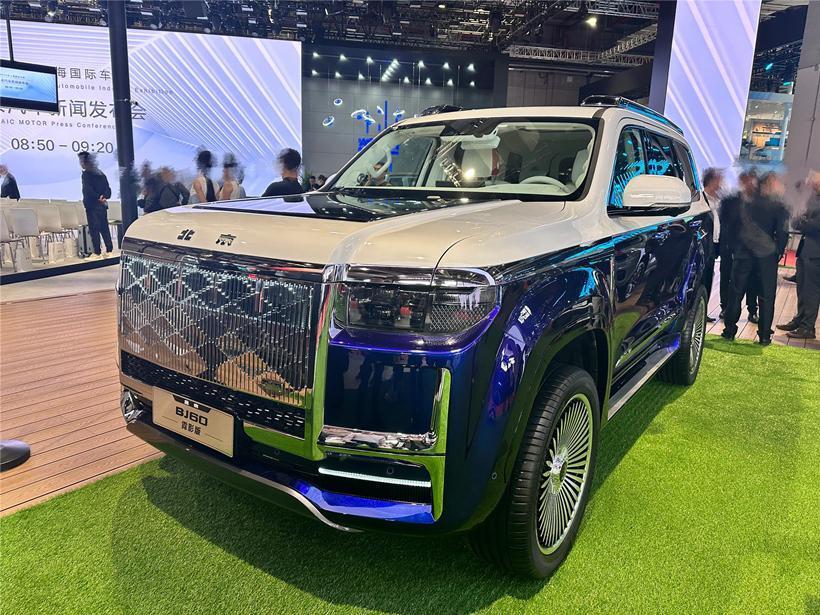 北汽版幻影全新bj60霓影版官宣车长超5米配轻混系统