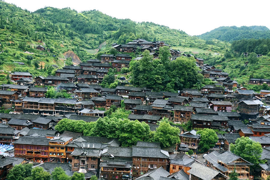 多彩贵州:西江苗寨吊脚楼