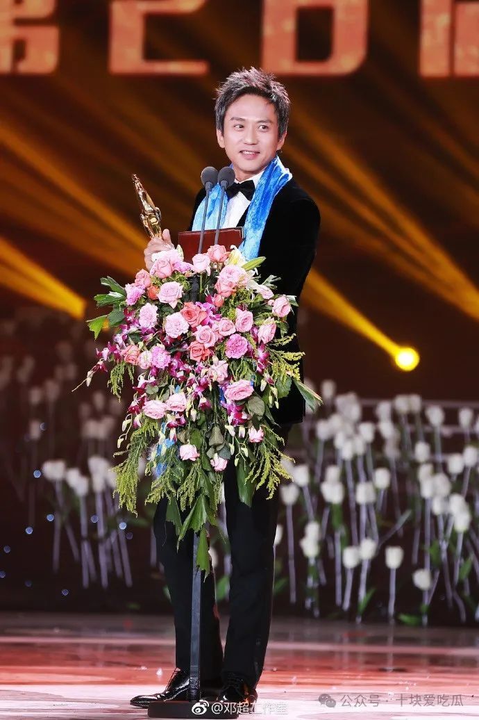 不过,也有人说邓超自导自演电影质量不行的根本原因,是编剧俞白眉的