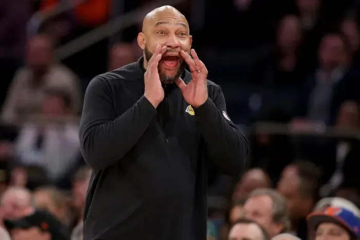 勒布朗詹姆斯说"我现在在nba最喜欢的球员之一是tj麦康奈尔,tj麦