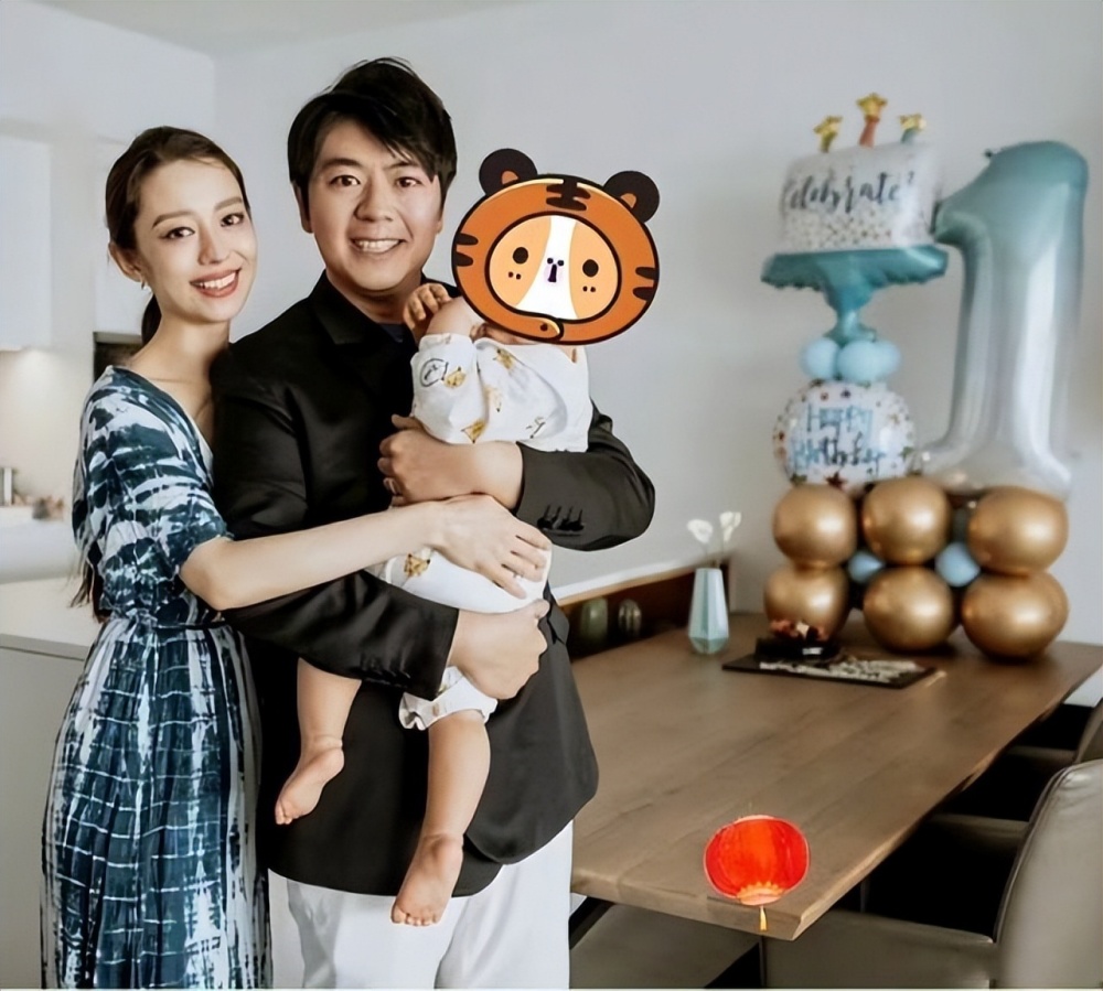 郎朗晒全家福庆41岁生日,2岁儿子久违出镜,祖孙三代同框超有爱_腾讯