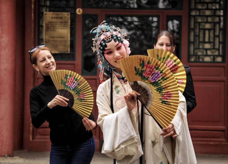 感受京剧魅力中外记者体验会馆有戏之遇见梅兰芳游园寻梅