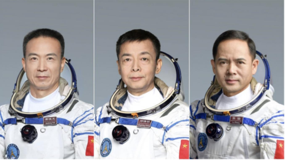 中国载人登月工程全面启动,第三批航天员即将执行任务_腾讯新闻