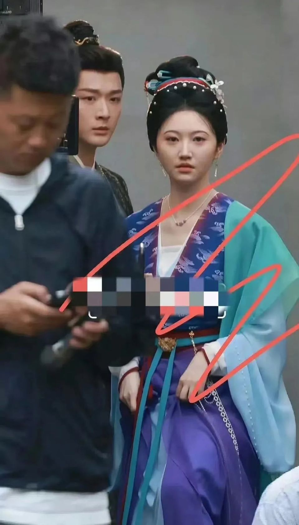 景甜 看了35岁景甜和36岁刘亦菲近照，才明白皮相美和骨相美的区别-腾讯新闻