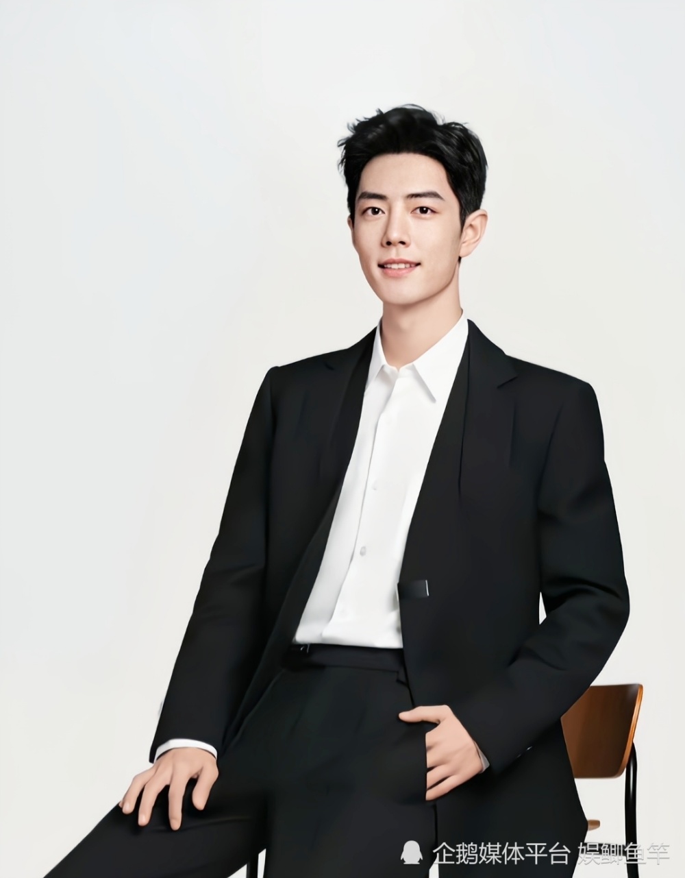 肖战新西装造型惊艳,出演霸总毫无违和感,不愧是内娱黄金单身汉!插图2