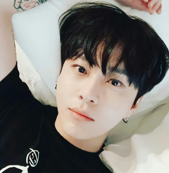 官宣和大三岁男星龙俊亨恋情,晒出牵手照高调点赞