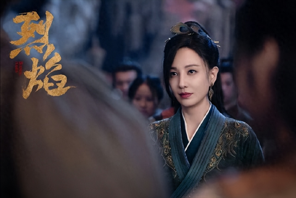 孔雀是47隐族的族长,她拥有长生界神力,掌握着治愈万物的能力.