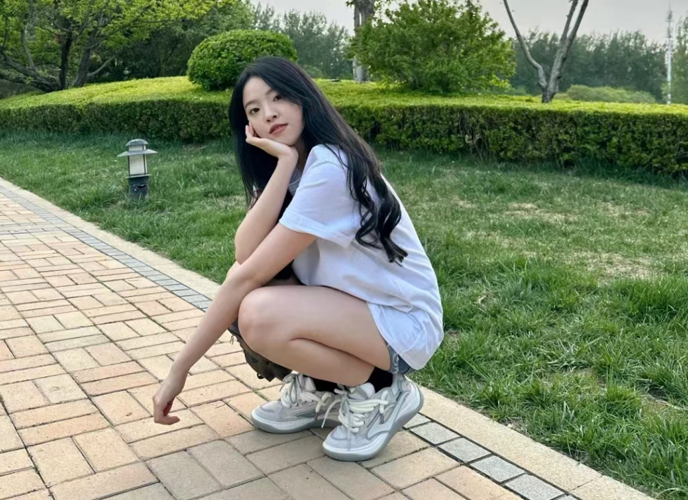 王中磊25岁女儿晒近照王文也穿热裤秀长腿高颜值好身材抢镜