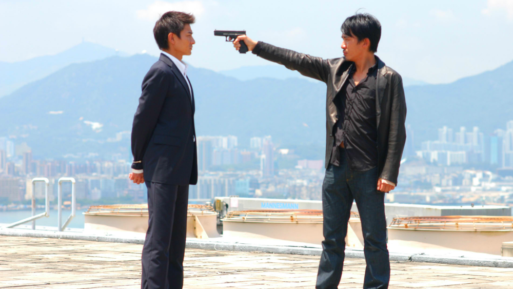 《无间道》的大获成功,引发了一大波跟风,其中比较好的是《大只佬》