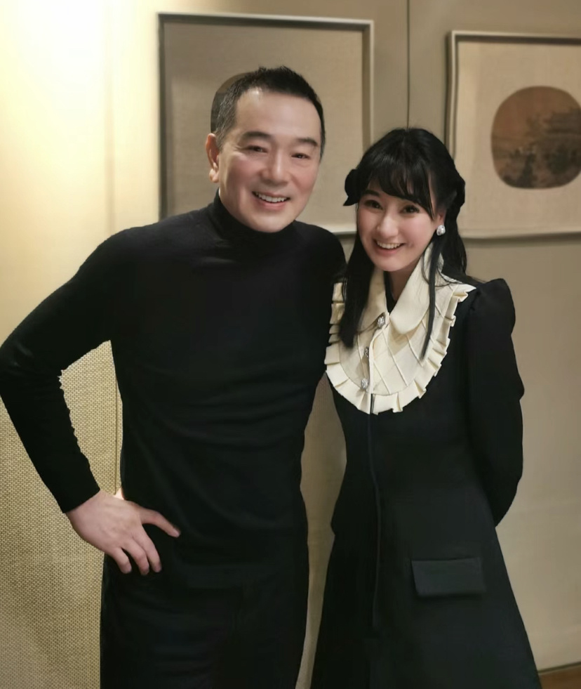 张晨光与妻子的婚姻生活非常稳定,结婚几十年从未有过负面绯闻的传出