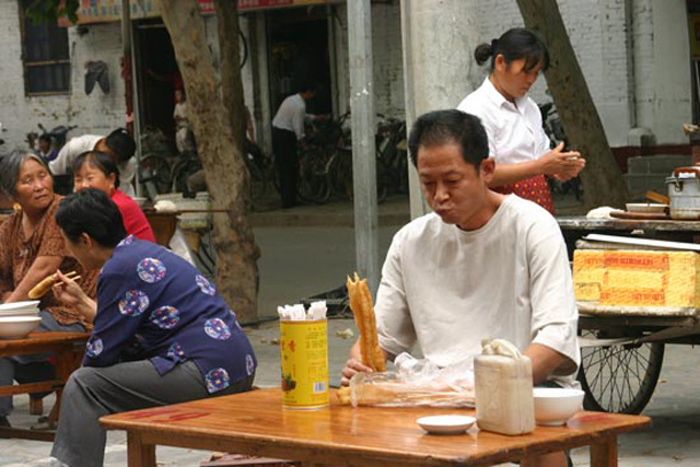 《天道》:丁元英借给陈茹15万,穷到只能吃泡面,心里却极度自信