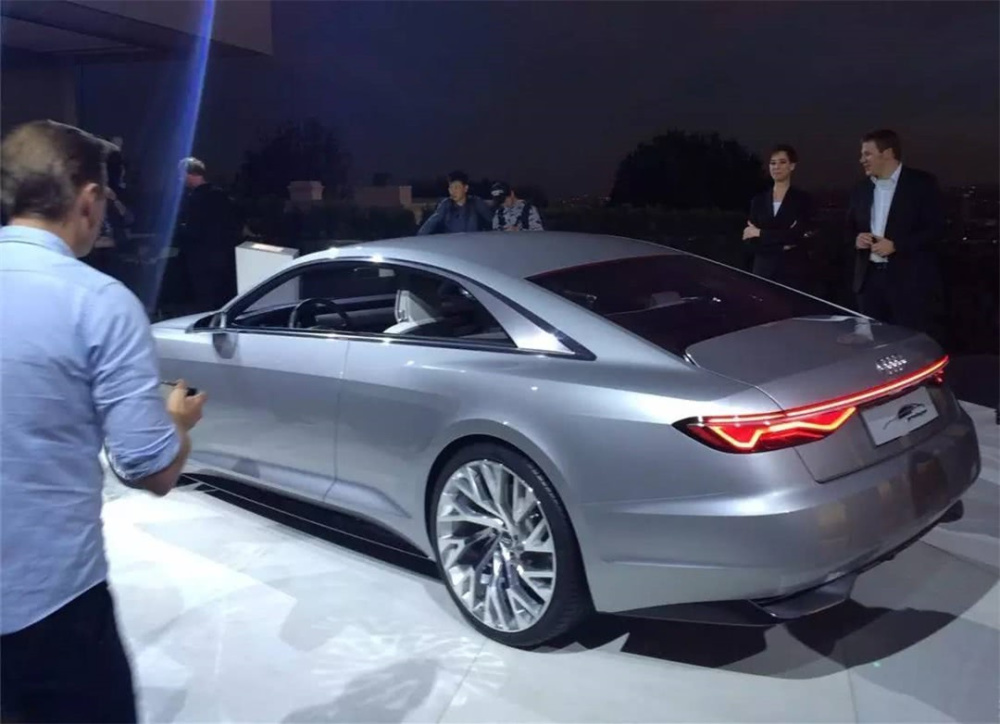 奥迪a9正式发布,宽体车身太霸气,配4.0l v8引擎_腾讯新闻