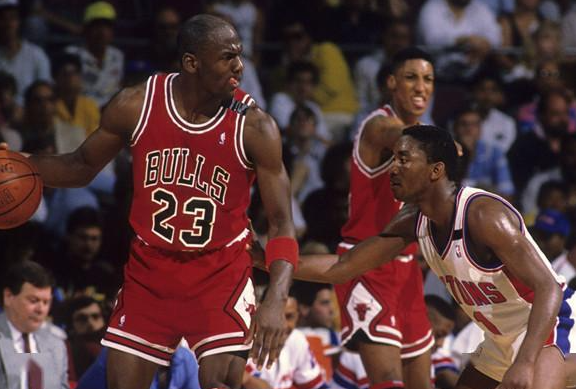 乔丹13次打进季后赛拿6冠,剩下7次都输给谁了?当时乔丹表现如何