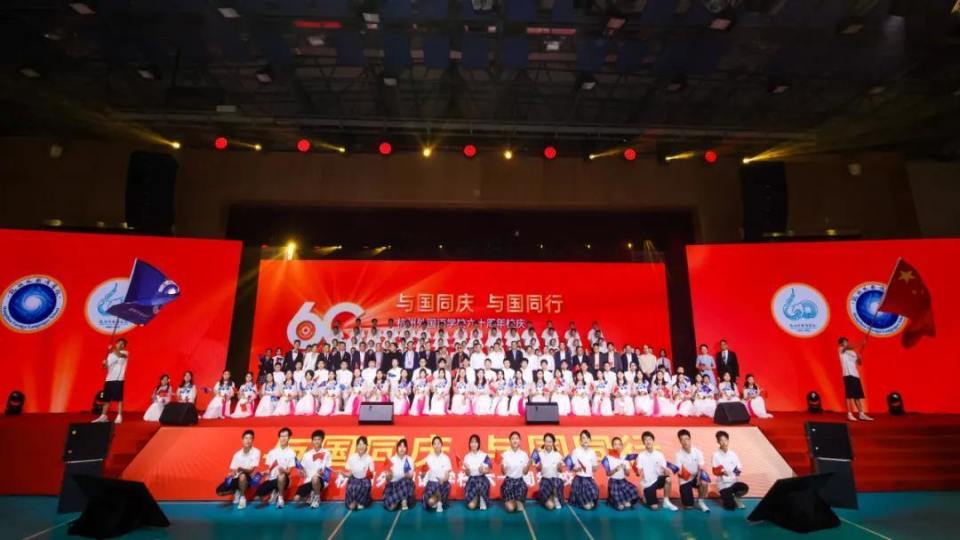 每年上万名杭城小学生报考的中学，今日六十华诞，宣布了一则重磅消息_腾讯新闻